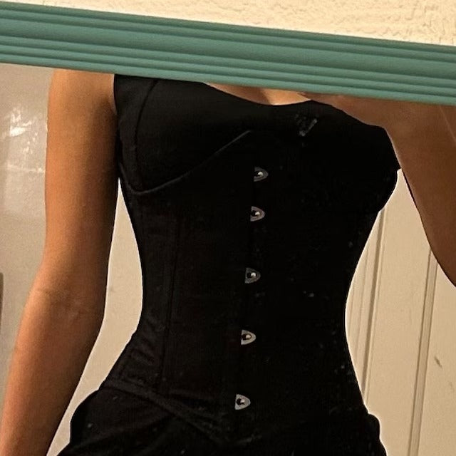 Debate Between Underbust And Overbust Corsets: Which One Is The Best?